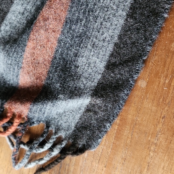 Amicale 100% Cashmere Scarf - Picture 5 of 5